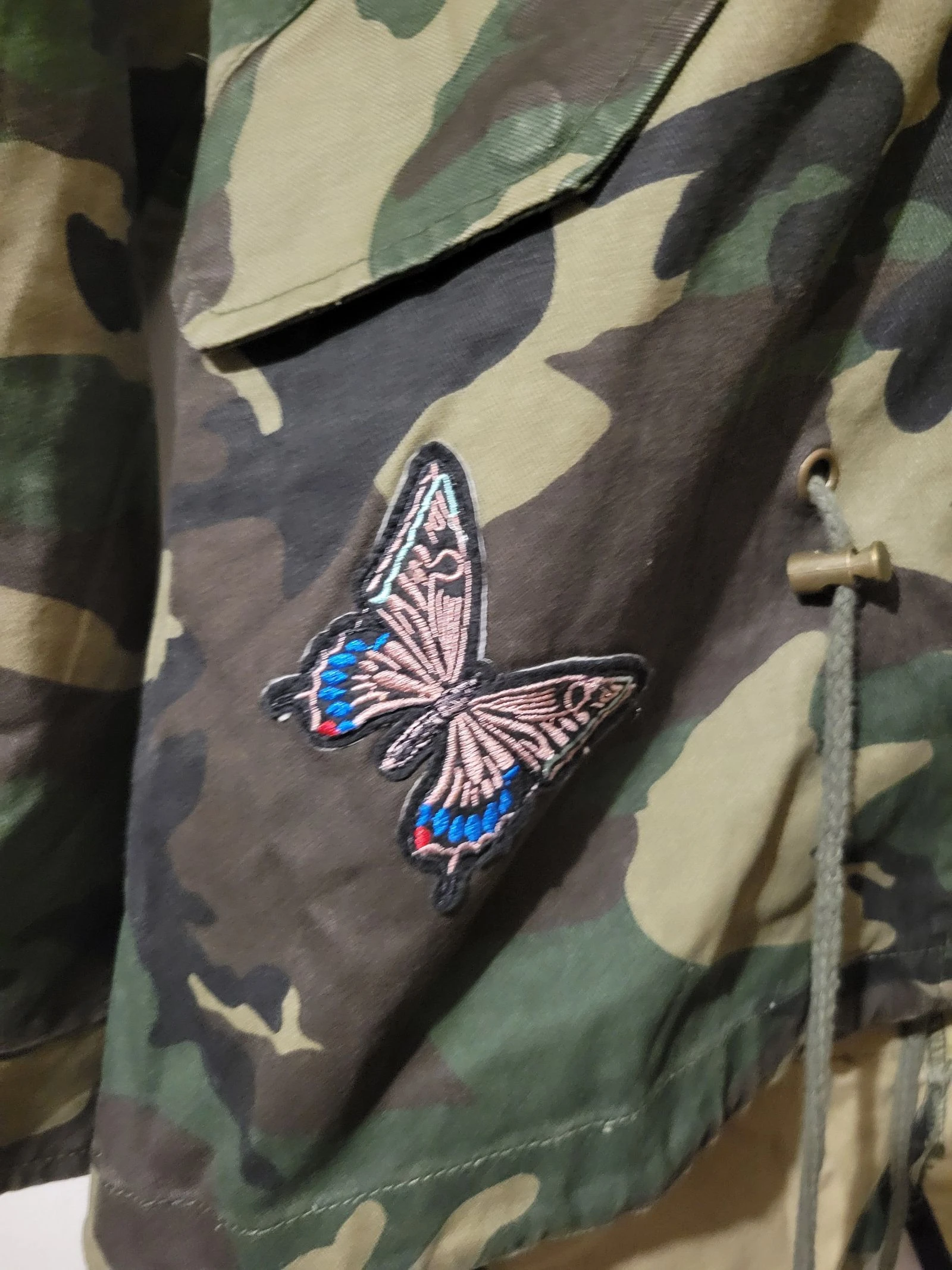 Casaco militar / parka camuflado com bordados (novo com etiqueta) t s-m – photo 5